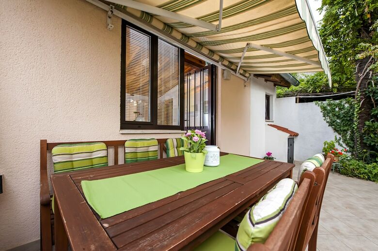 Hotel Apartments & Rooms Chiara