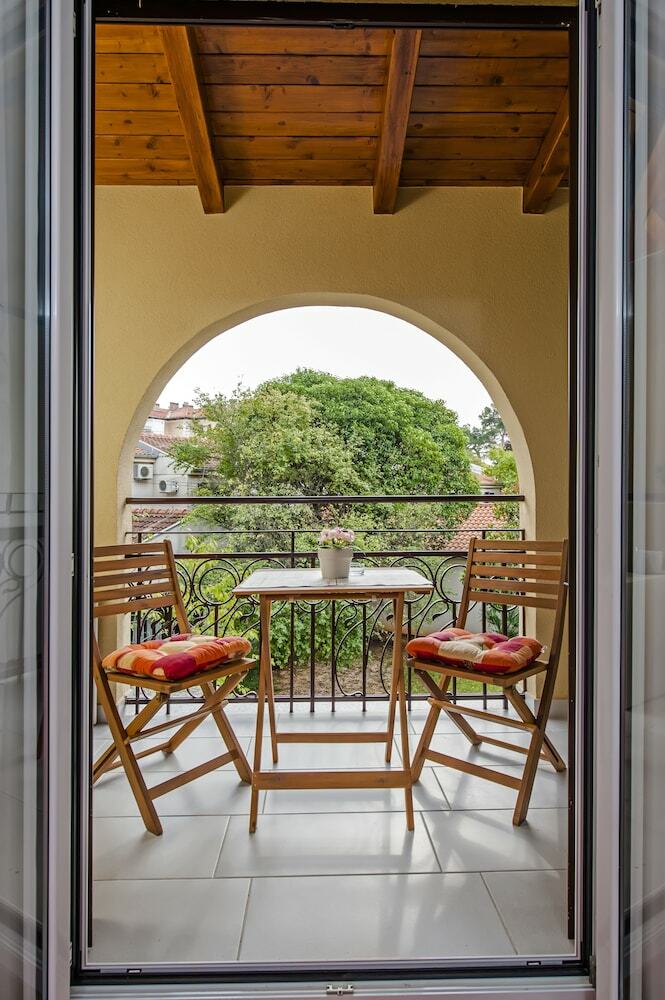 Hotel Apartments & Rooms Chiara