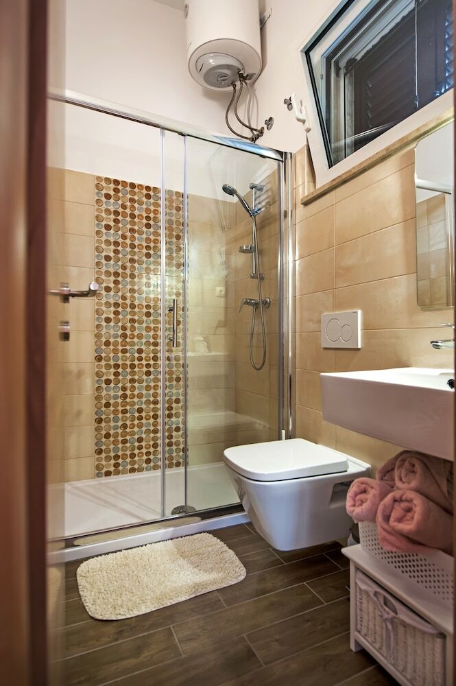 Hotel Apartments & Rooms Chiara