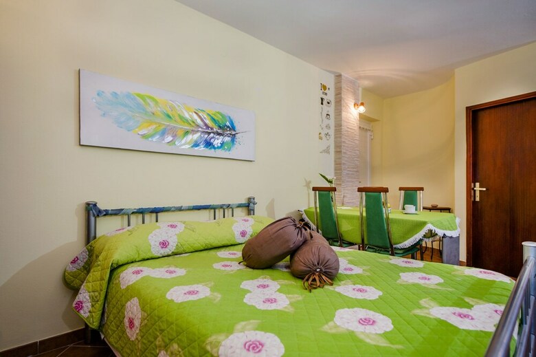 Apartments And Room Rina