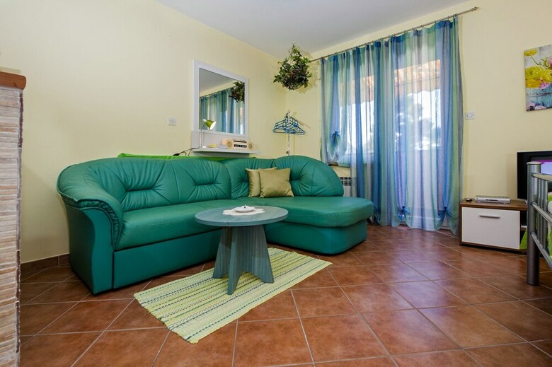 Apartments And Room Rina
