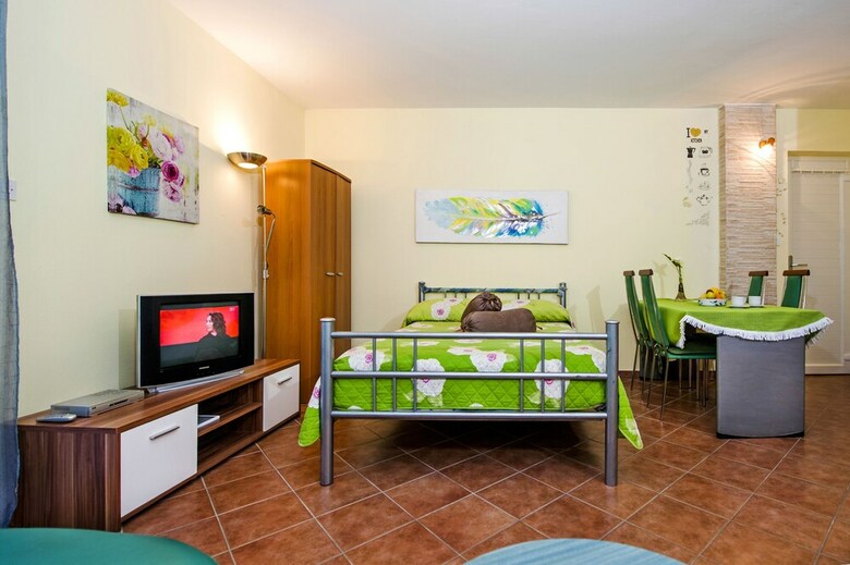 Apartments And Room Rina