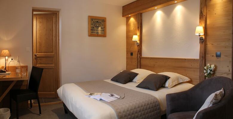 Hotel H�tel Du Cr�t Rond - Logis