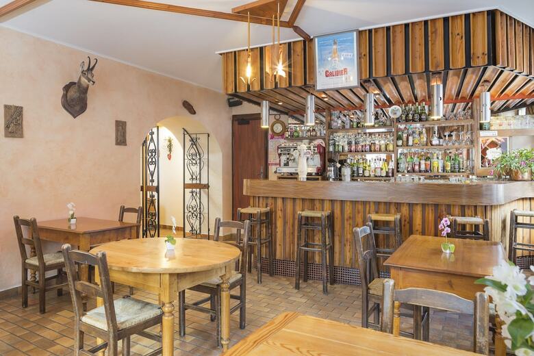 Hotel H�tel Du Cr�t Rond - Logis
