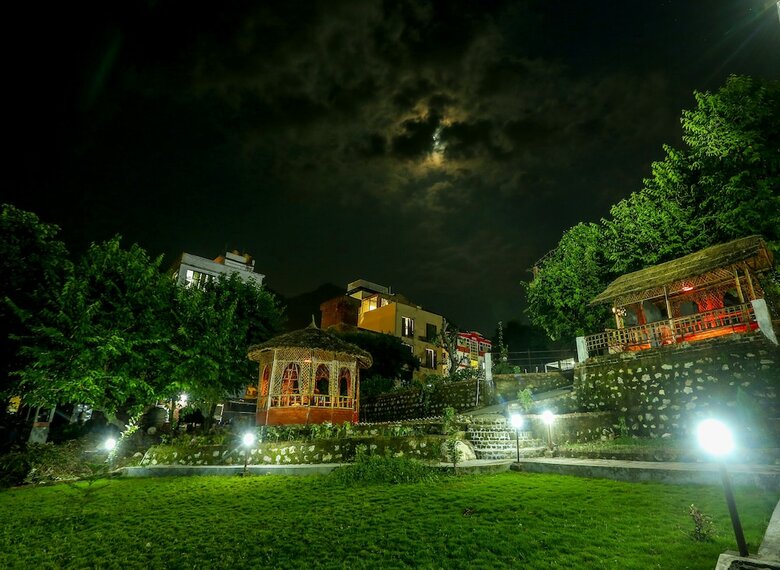 Hotel Raj Resort