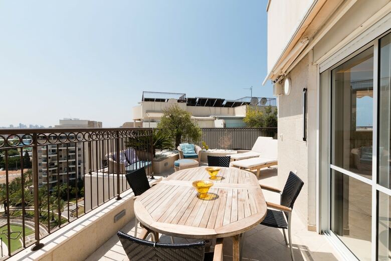 Apartamento Luxury Apt With Sauna Jacuzzi & Parking