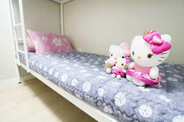 Hostal Four Seasons House - Hostel, Women Only
