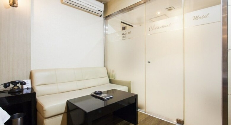 Hotel Chaumiere Motel