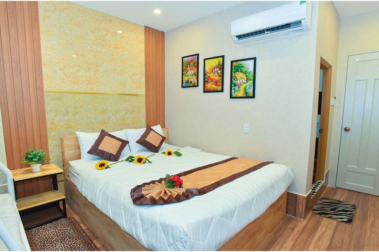 Hostal Henry & Iris Hotel