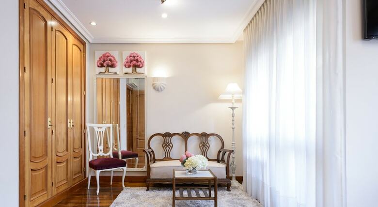 Apartamentos Charming Arg�elles
