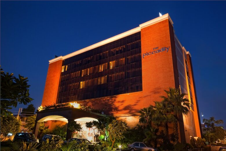Hotel The Piccadily Lucknow