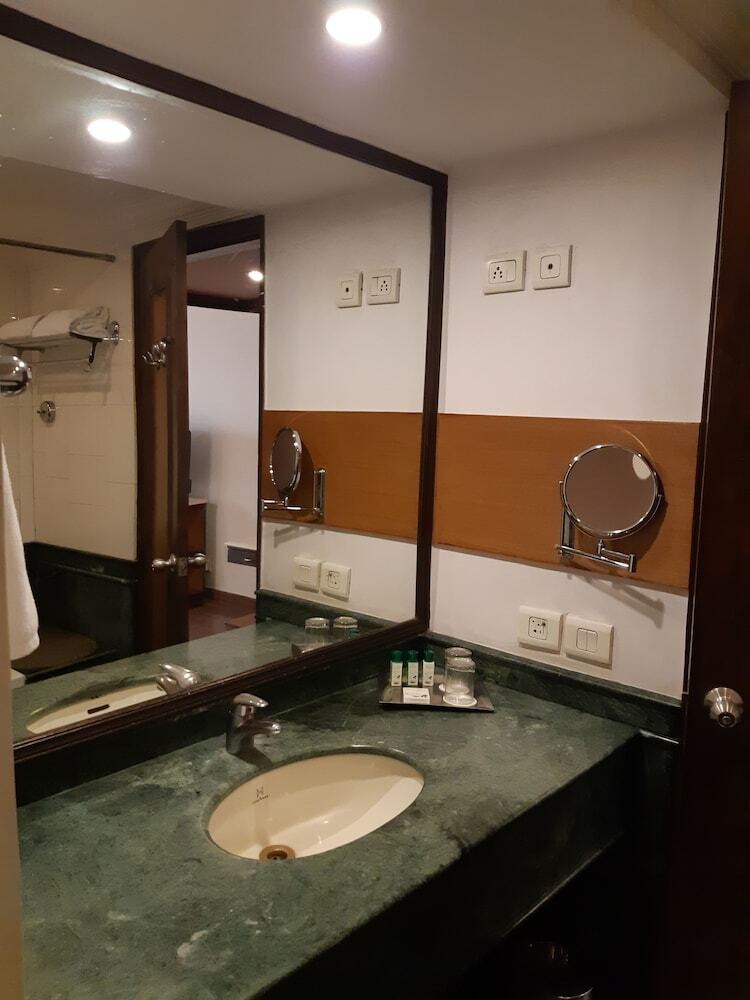 Hotel The Piccadily Lucknow