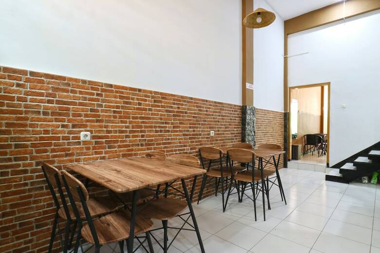 Hostal Pondok Backpacker City Square