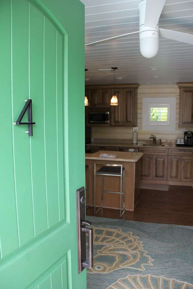 6west Beach Cottages