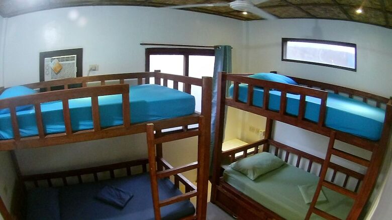 Hostal Footprints Homestay - Hostel - Adults Only