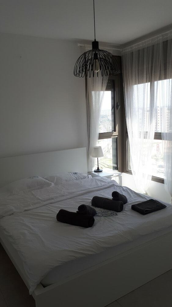 Sea And Golf View Apartment
