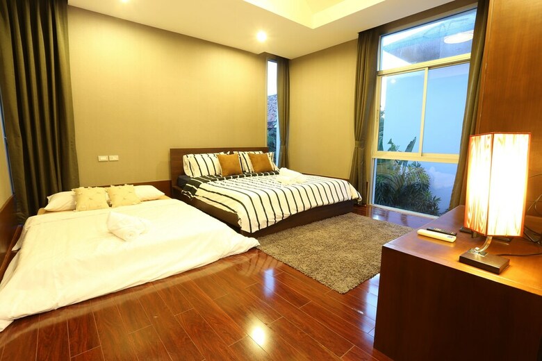 Anb Pool Villa 3br Glass House In Pattaya