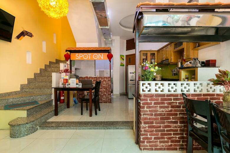 Hotel Oyo 768 Lantern Food & Hostel