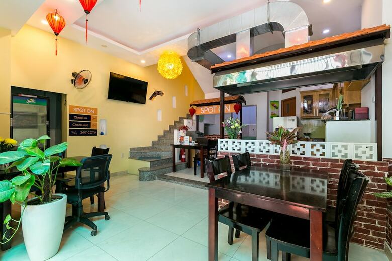 Hotel Oyo 768 Lantern Food & Hostel