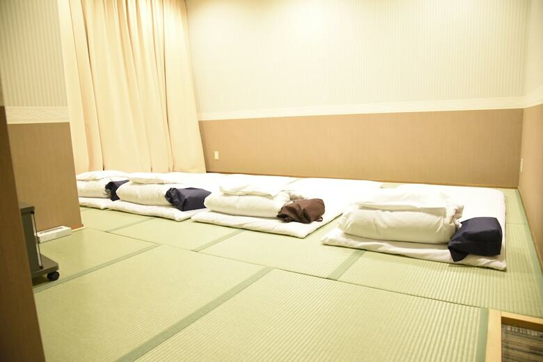 Hostal Kumamoto Capsule Hotel - Hostel, Caters To Men