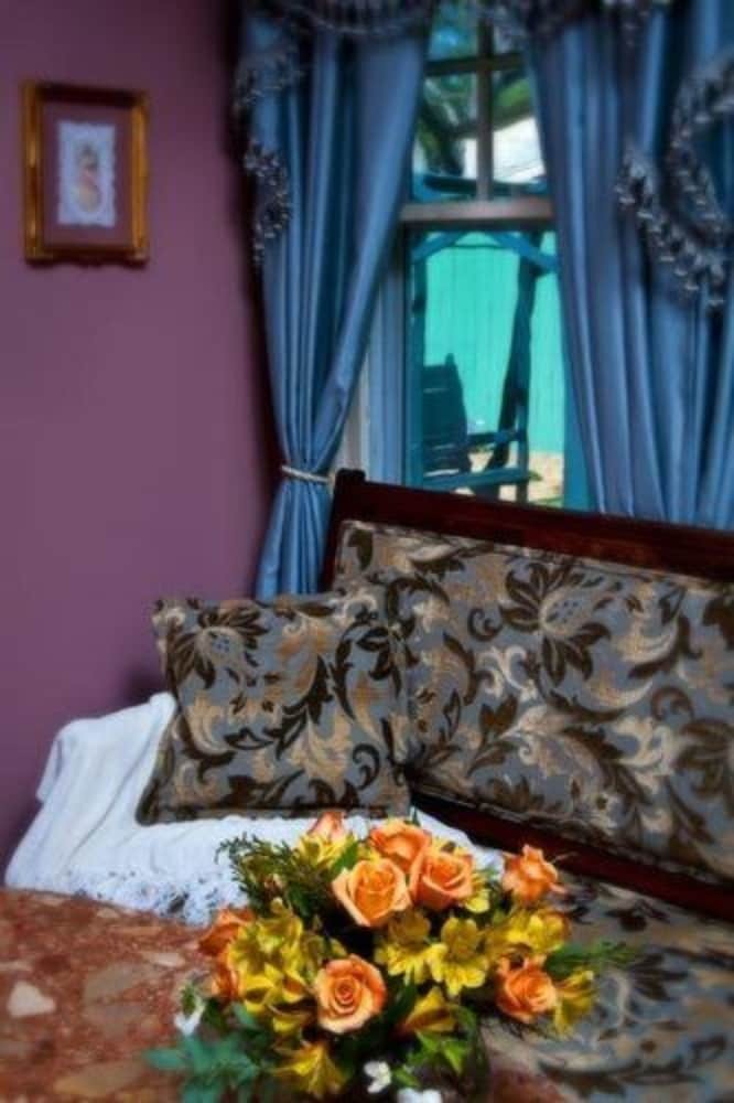 The Carriage House Bed And Breakfast