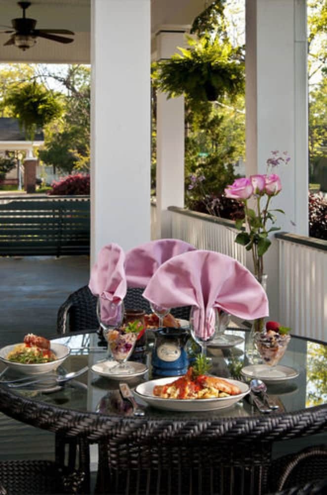 The Carriage House Bed And Breakfast