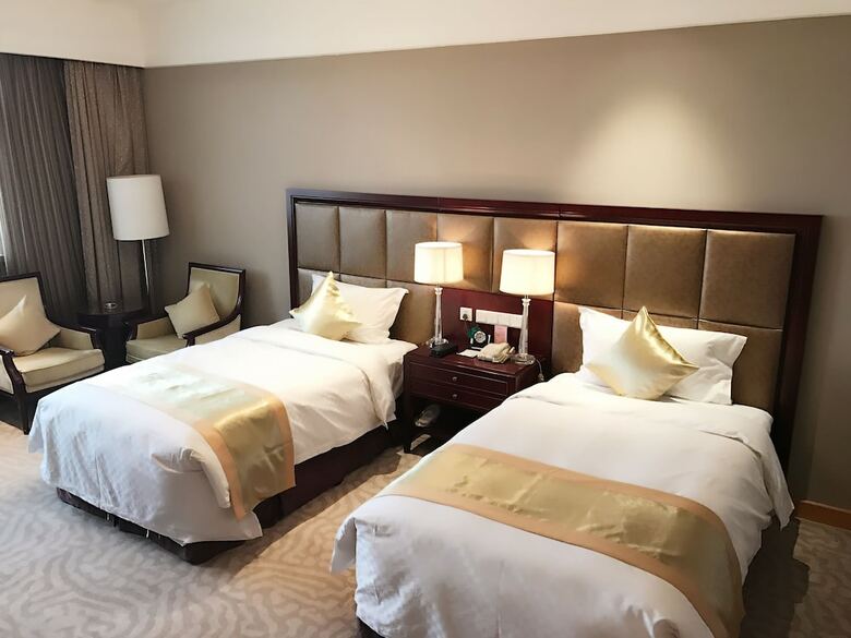 Queensir International Hotel