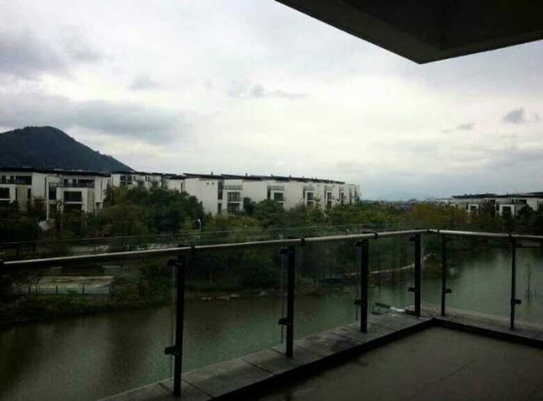 Moon River Lake View Villa