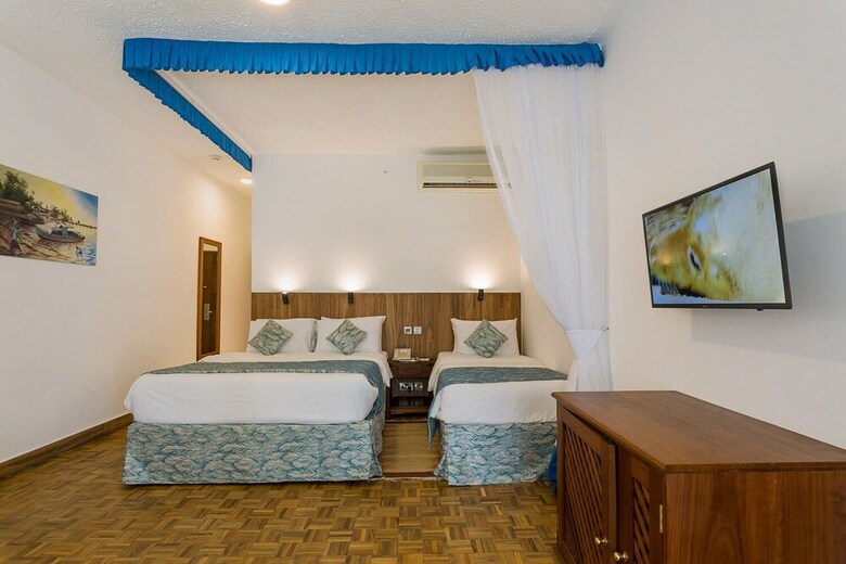 Travellers Beach Hotel & Club