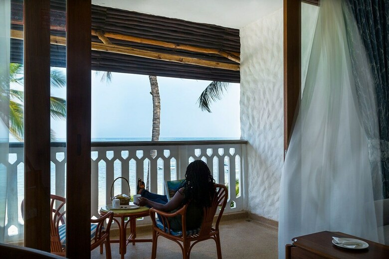 Travellers Beach Hotel & Club