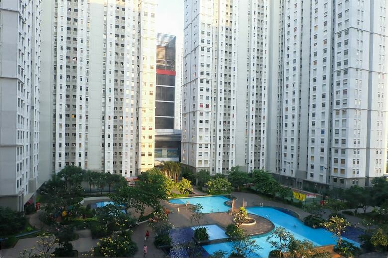 Pool View Green Bay Apartment Pluit