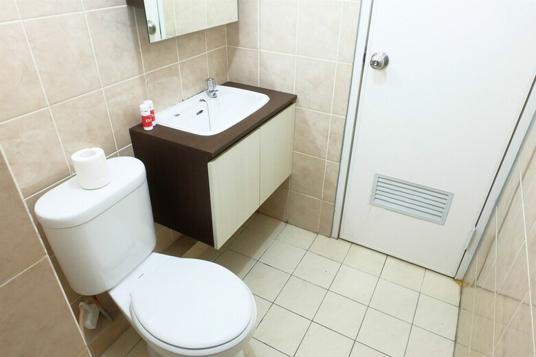 Pool View Green Bay Apartment Pluit