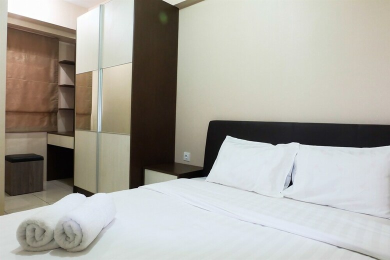 Pool View Green Bay Apartment Pluit