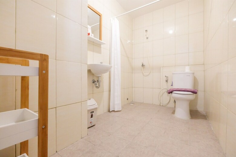 Spacious Bassura City Apartment With Pool View