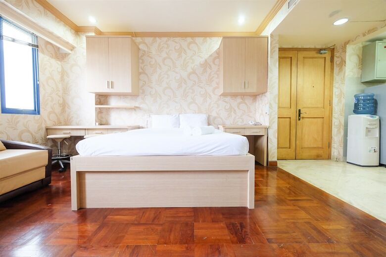 Classic Studio Park Royale Apartment Near Sudirman