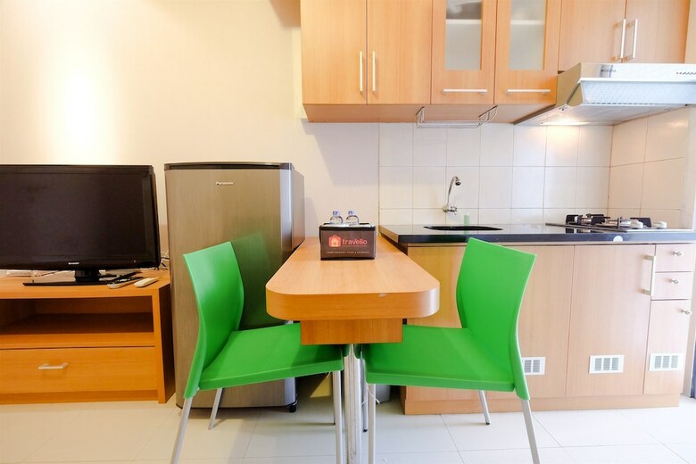 Comfy Green Palace Kalibata Apartment