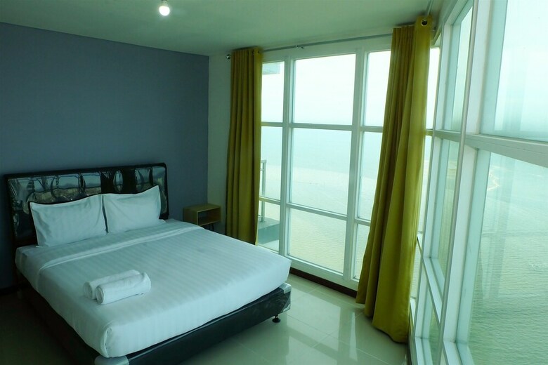 Baywalk Condominium Pluit With Ocean View