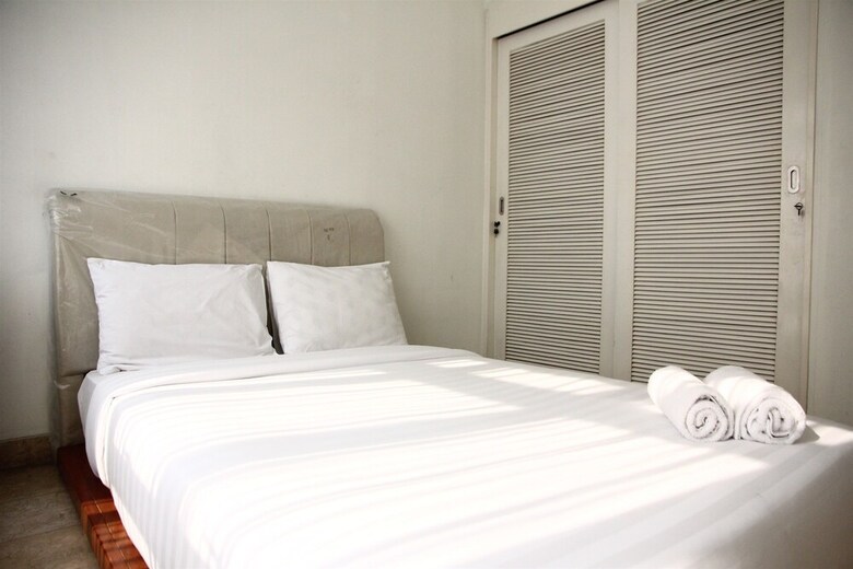 Classic Brawijaya Apartment With Pool View