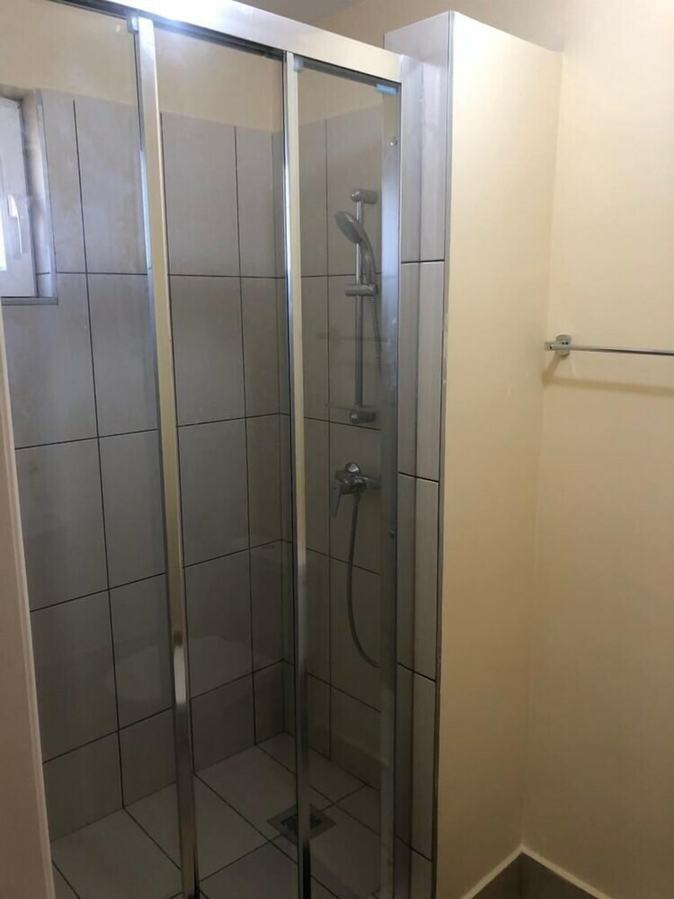 Apartamentos Isaac Anthony Homes