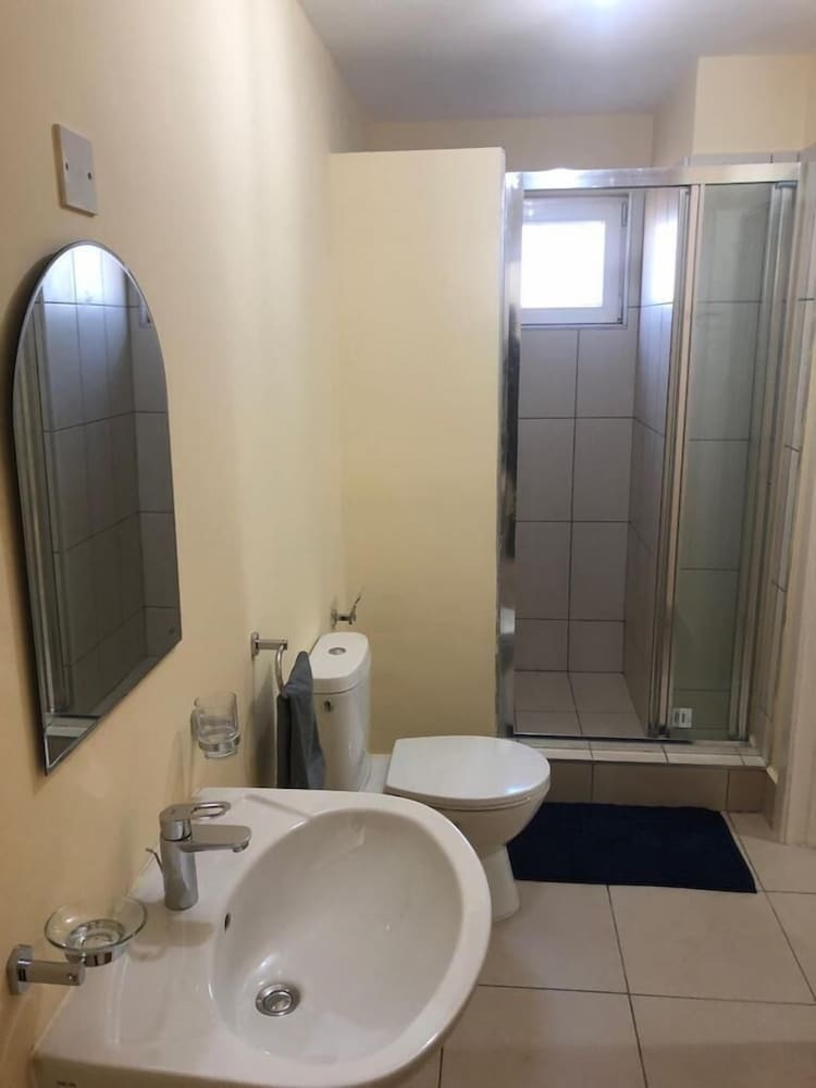 Apartamentos Isaac Anthony Homes