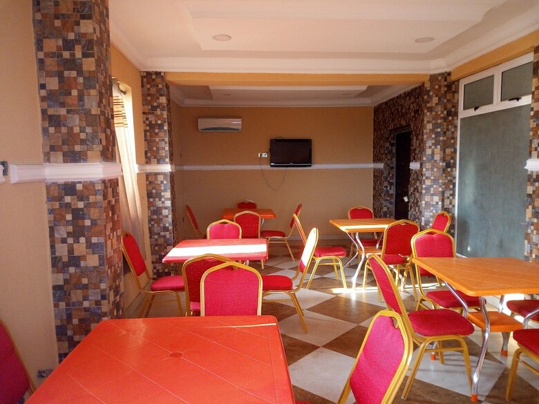 Modroy Hotel And Suites