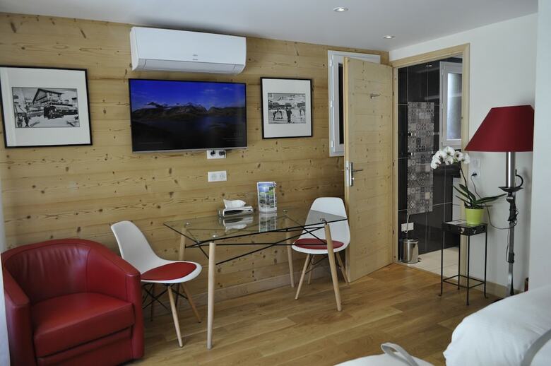 Hotel Chalet La Cachette Cyclists & Skiers