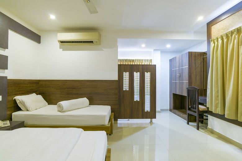 Hotel Crescent Inn Navallur
