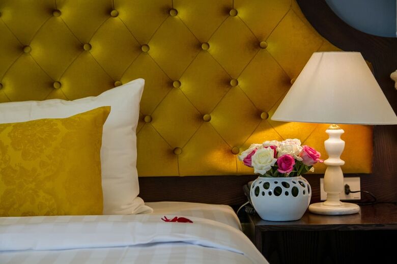 Mf Louis Hotel