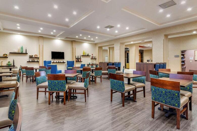 Hotel Comfort Suites