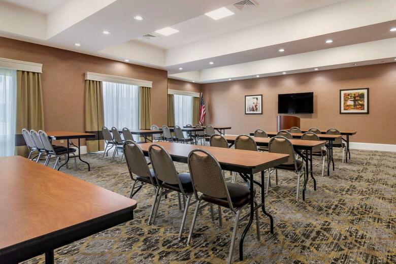 Hotel Comfort Suites