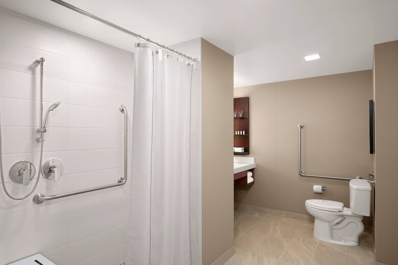 Delta Hotels By Marriott Thunder Bay