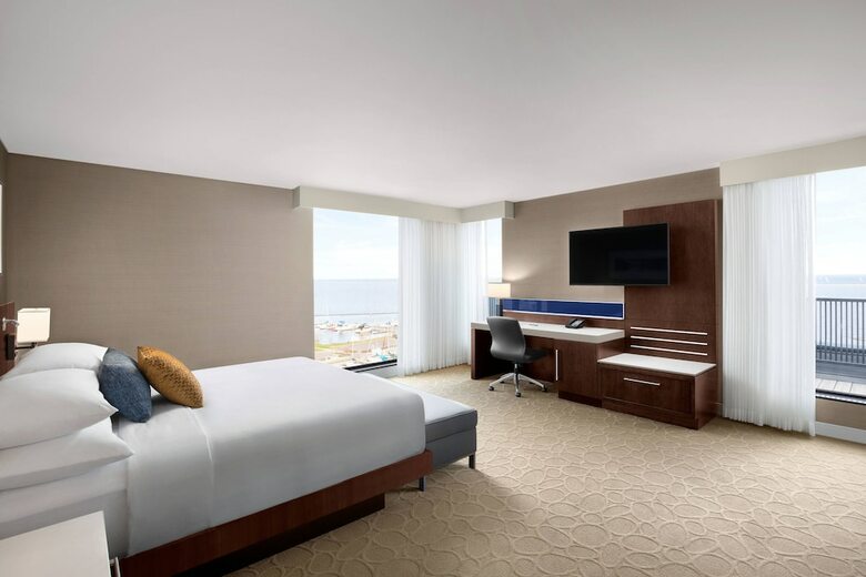 Delta Hotels By Marriott Thunder Bay