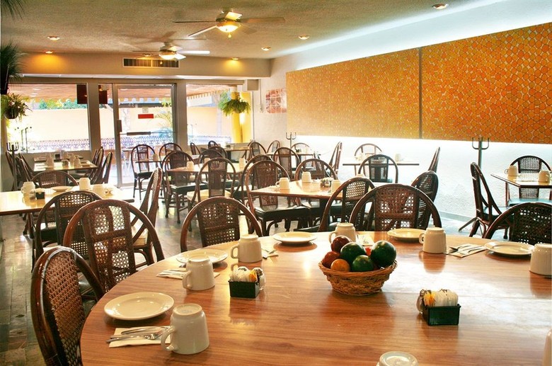 Hotel Azteca Inn
