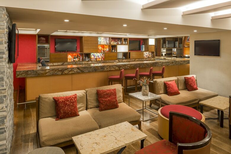 Hotel Camino Real Aeropuerto